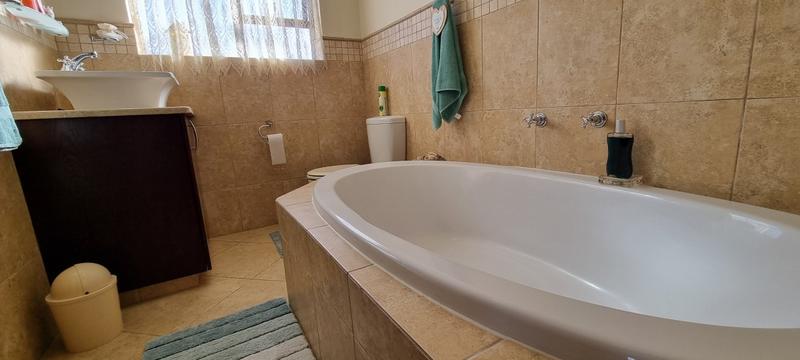 3 Bedroom Property for Sale in Reebok Western Cape